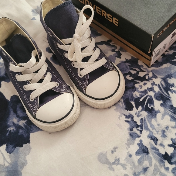 Toddler size 8 Converse - Picture 4 of 5